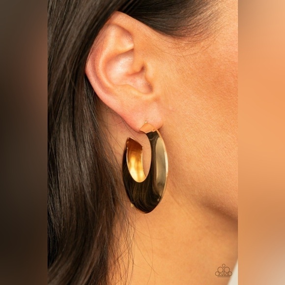 Earrings - Picture 1 of 1